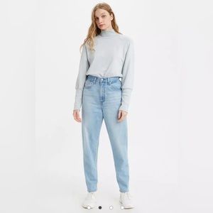 Levi’s high loose taper jean light wash size 26